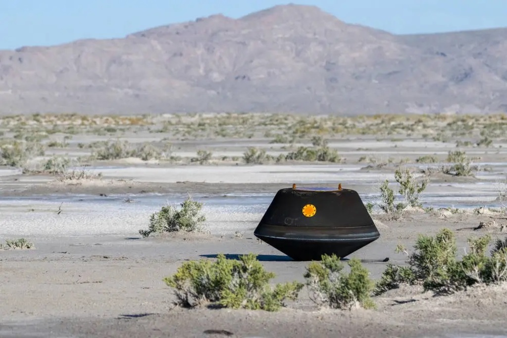 Image of the sample pod resting in the Utah desert