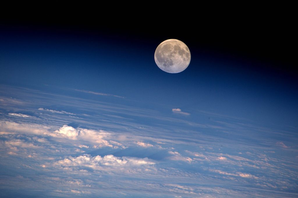 image from the surface of the Earth, of the Moon