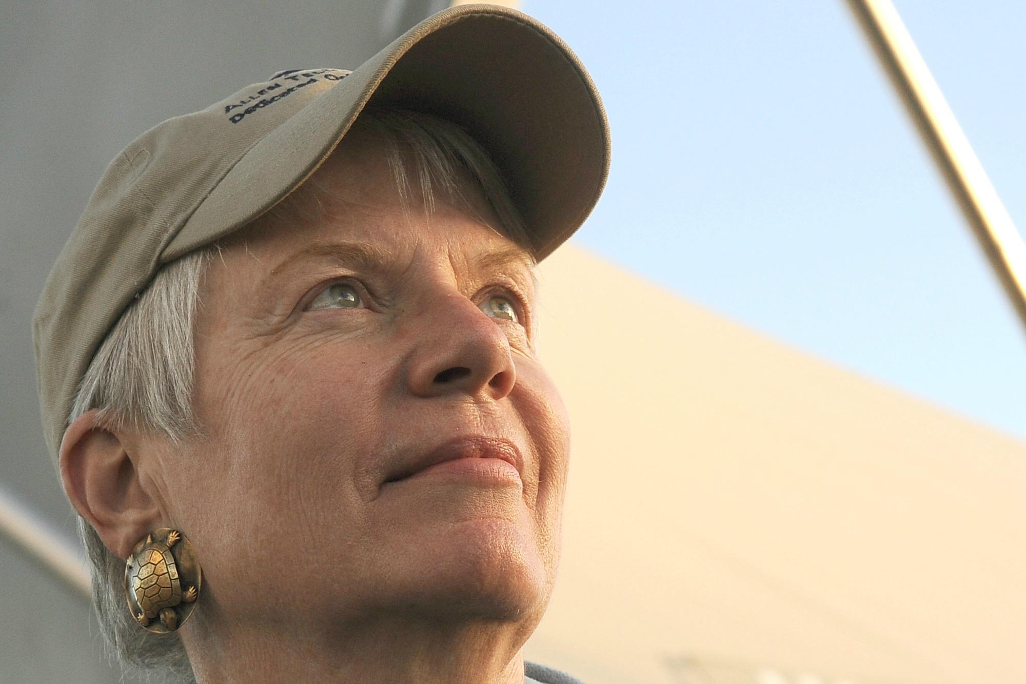 Image of Jill Tarter looking at a distance