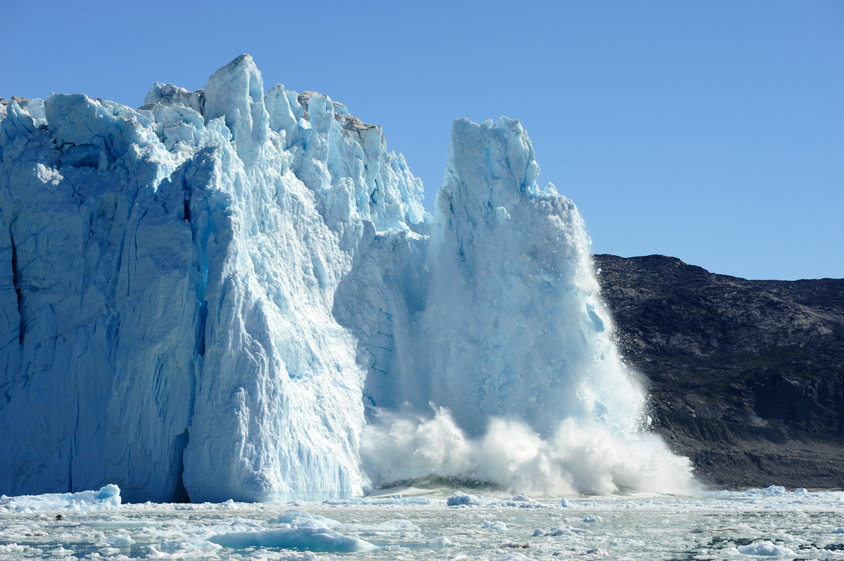 Image of a falling iceberg