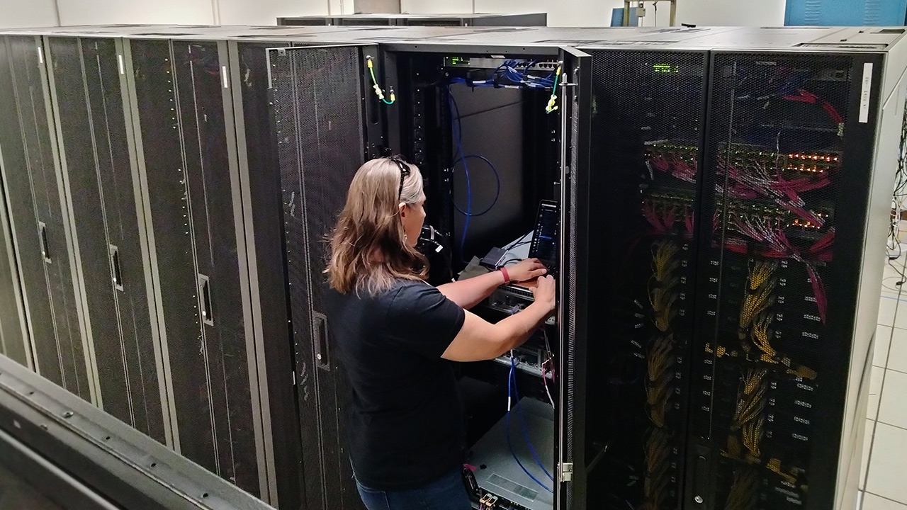 Chenoa working on the servers