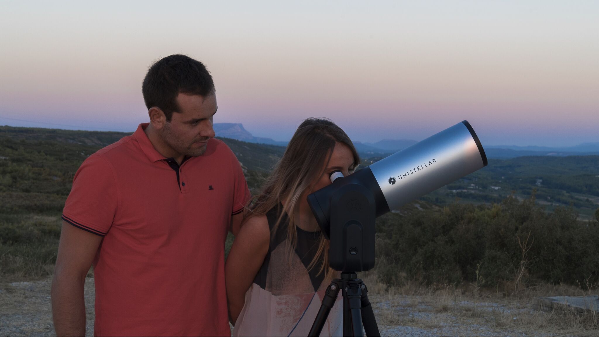 couple looking through eVscope