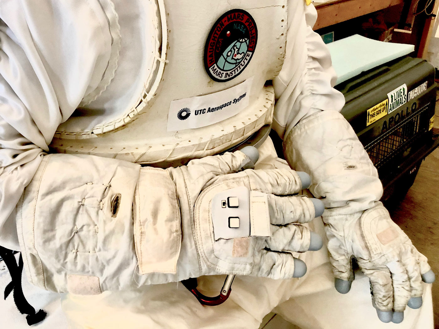 An Astronaut Smart Glove to Explore The Moon, Mars and Beyond