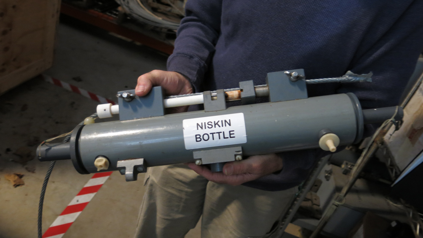 image of a Nisken Bottle used for collecting water samples