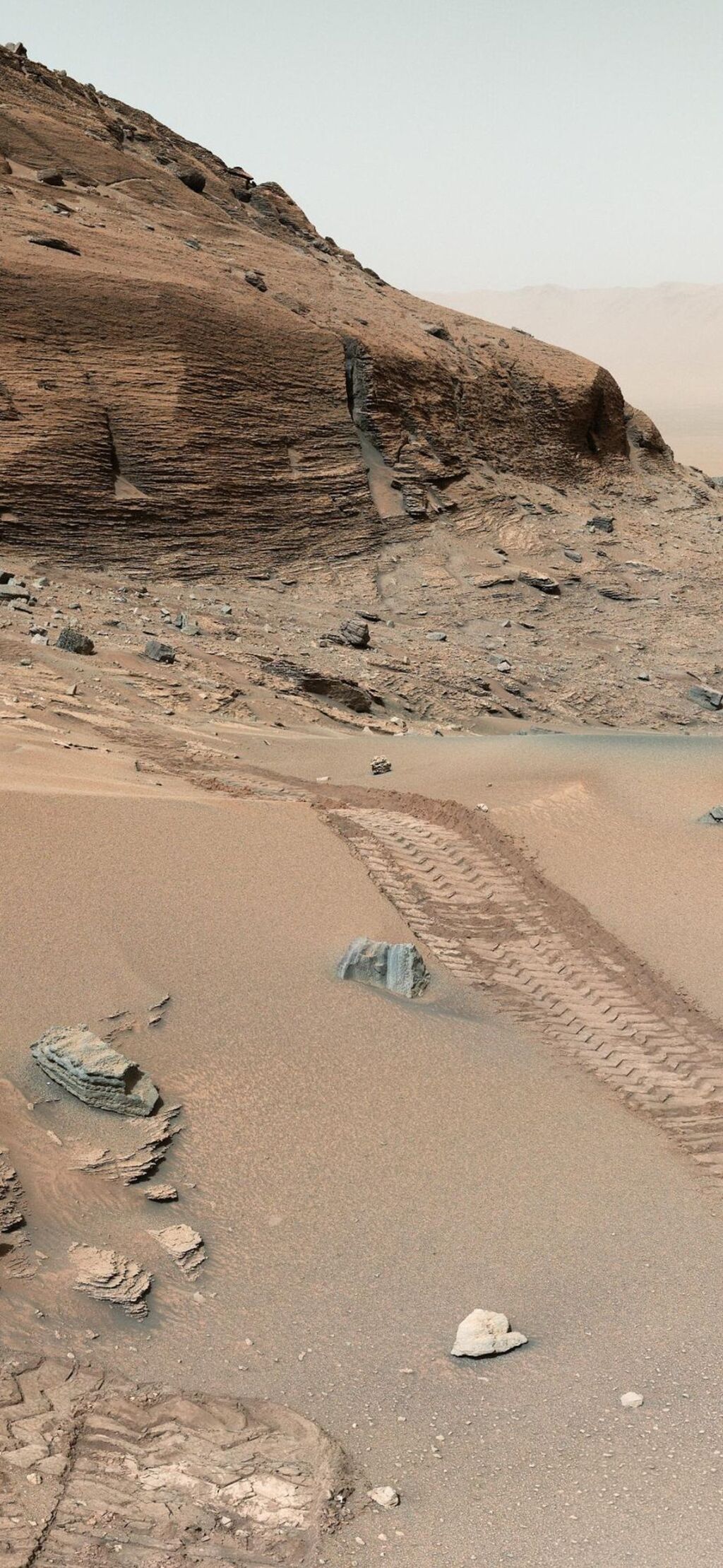Curiosity "footprints" on the surface of Mars