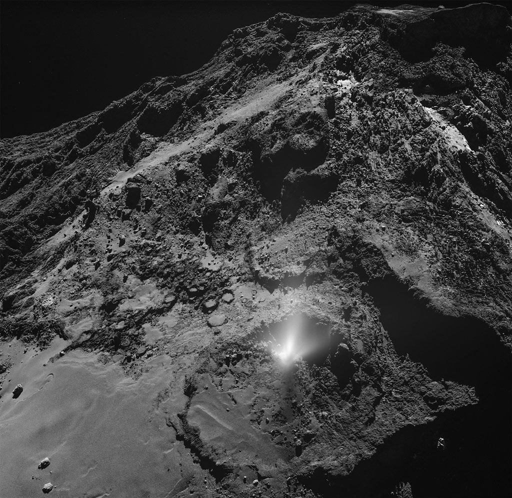 Rosetta Spots a plume