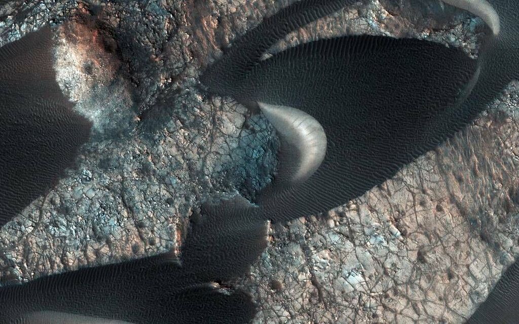 close-up view of the ripples and ranges on the surface of Mars