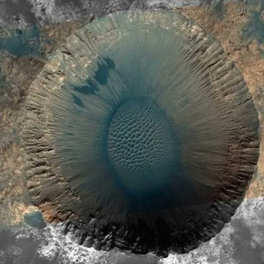 Beige and green colors in a crater