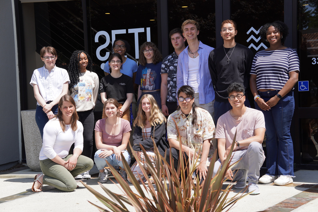 REU Class of 2023 group photo outside the SETI Institute