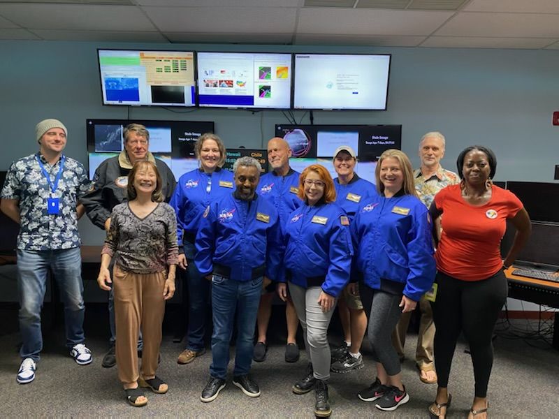 AAA teachers and observatory personnel in the Gemini-N control room