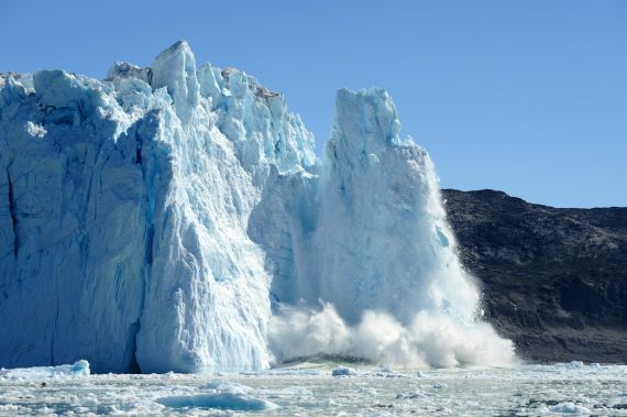Image of a falling iceberg