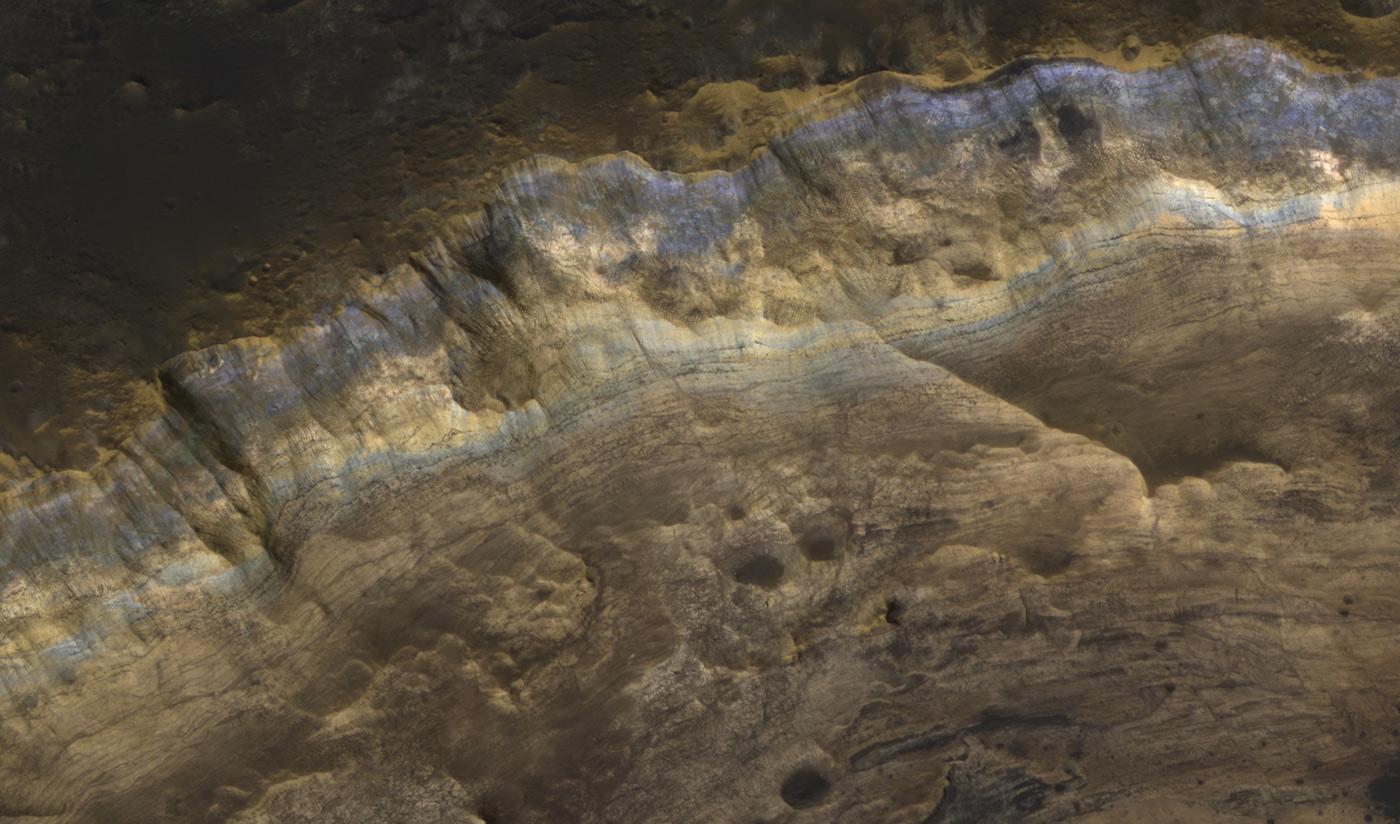 the surface of mars showing evidence of lakes or seas