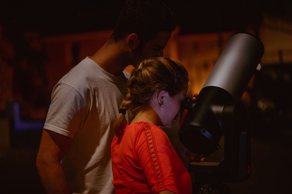people looking through the eVscope.